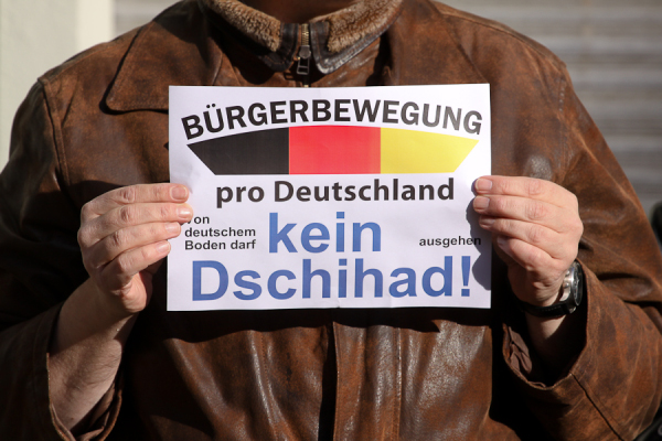 Pro-Deutschland Mahnwache in Berlin-Neukölln